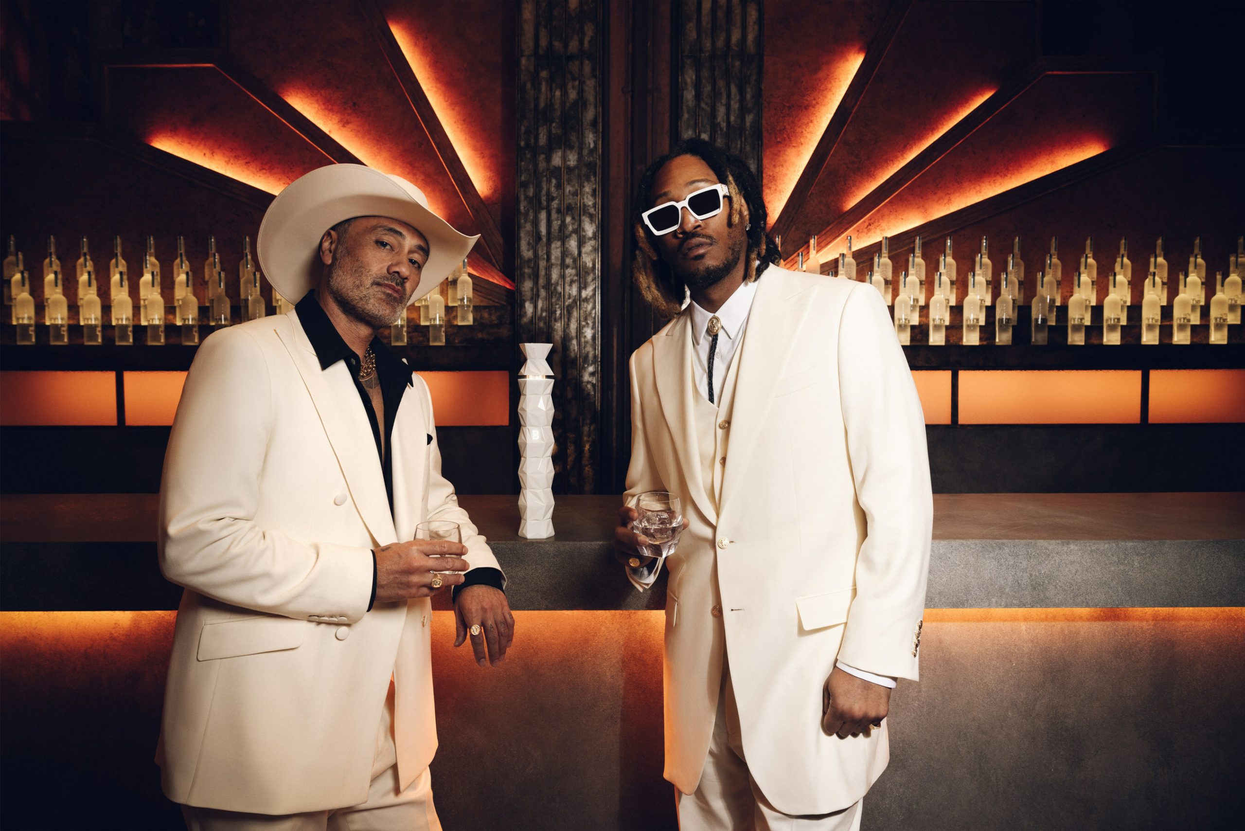 BANDITS - BELVEDERE VODKA B10 par TAIKA WAITITI, avec FUTURE - Packshotmag